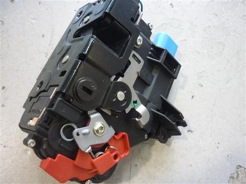 キーレスや集中ロックで鍵が開かなくなった車のドアをたった500円で