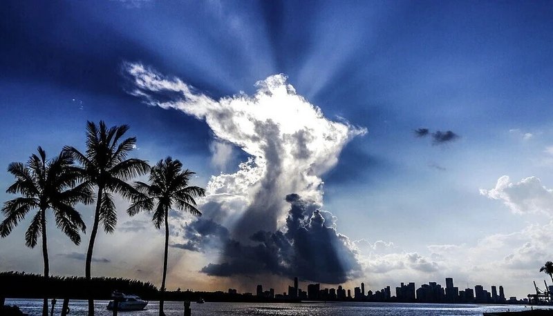 マイアミ・空・天使の雲・神秘的