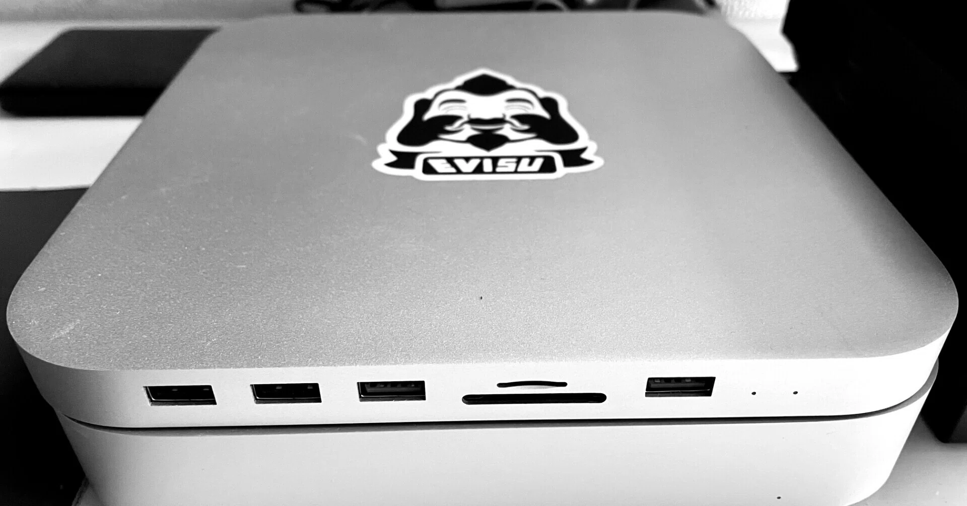 Mac mini に最適なハブ｜佐藤シンタロー