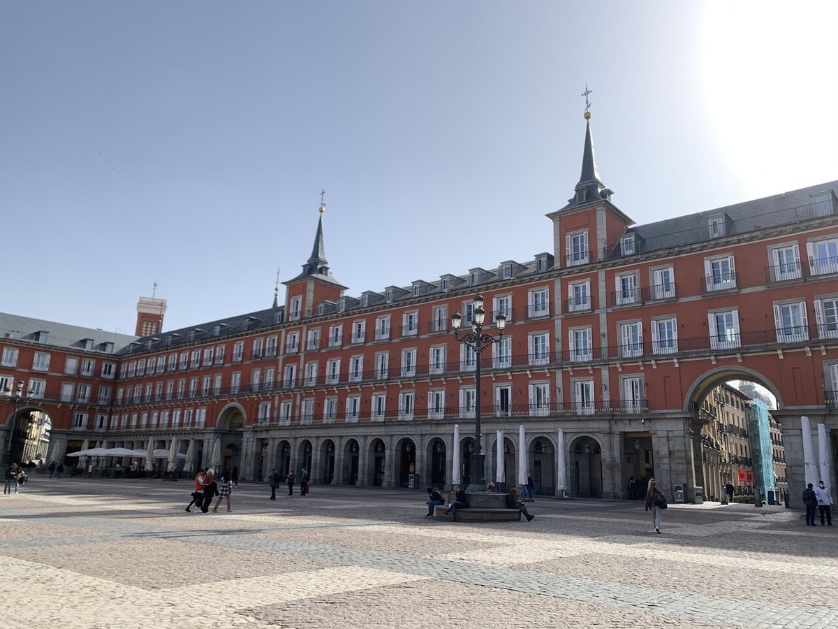 雨上がりのマジョール広場の片隅 雨上がりのマジョール広場の片隅 雨上がりのマジョール広場の片隅