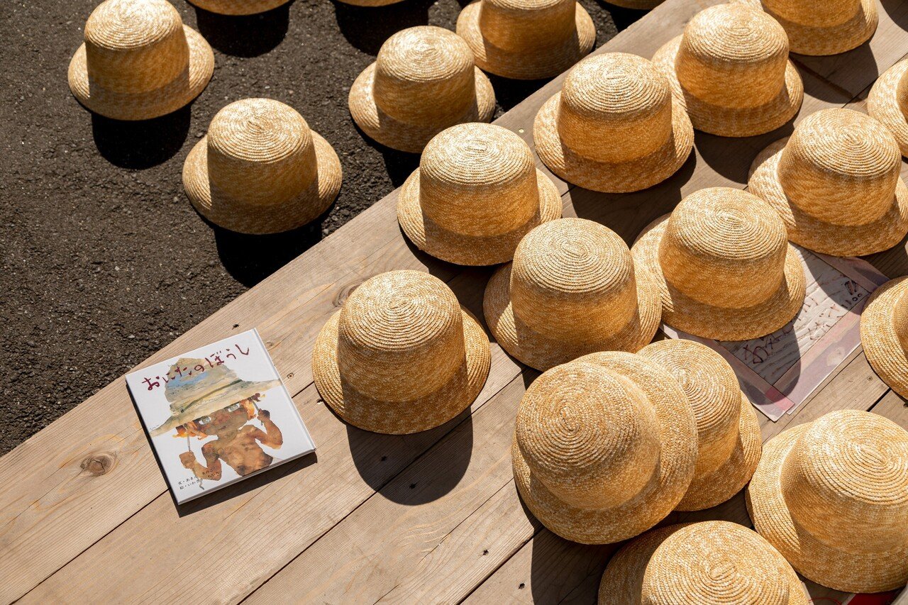 おにた」の麦わら帽子も見つかりそう。『おにたのぼうし』――絵本を