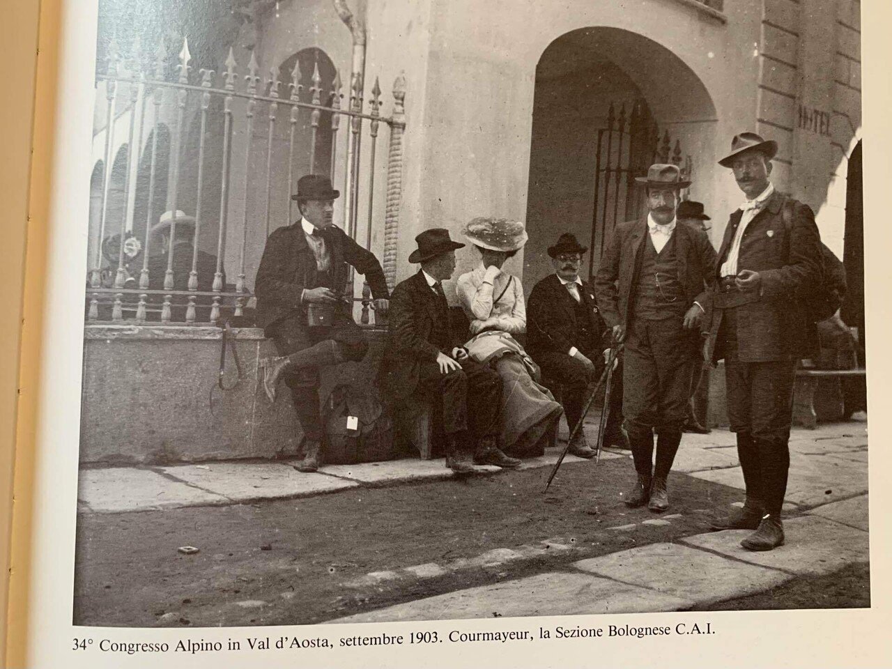 イタリアのアンティーク 肖像写真(1890年代後半～1900年代初頭？） ヴィンテージ(1800年代後半〜1900年代初頭)イタリアの白黒写真と