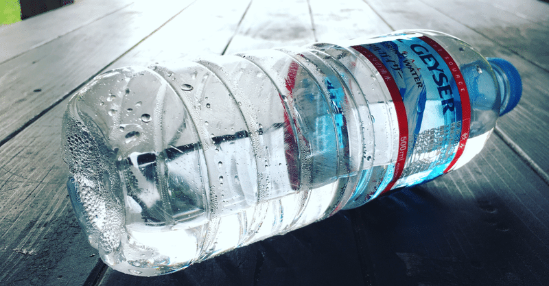 理科の雑学 ペットボトルの内側に小さな気泡はなぜできる yuu note