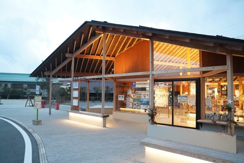 山中湖平野村 バス停 山梨 菅原大輔氏 坂口陽 建築家 Note