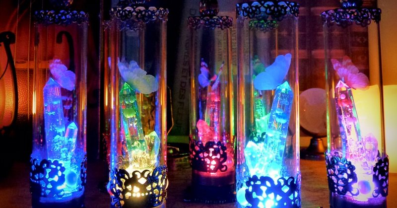 #50　蝶と鉱石の光魔法　装飾ランプ
