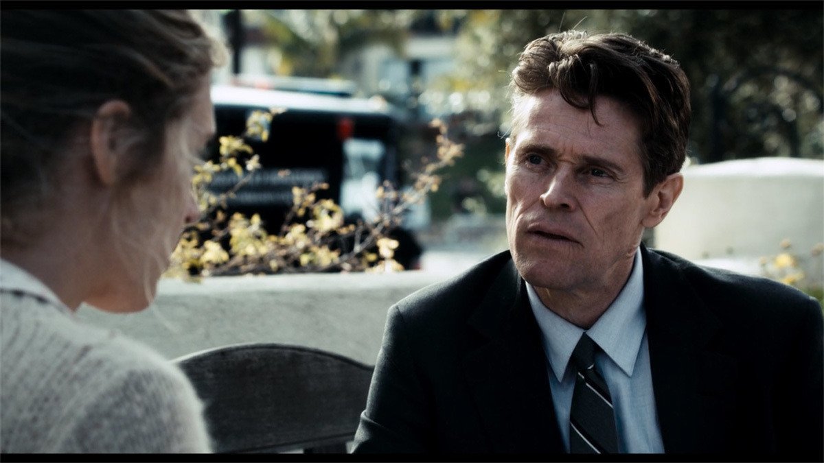 今月28本目の映画は 狂気の行方 映画のほとんどが 立てこもる容疑者の家の前で警察が説得しているという渋めのシーン ワタナベアニ Note