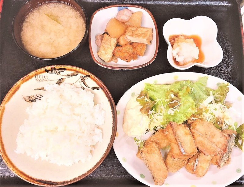 足立市場でランチ カフェ食堂みどりの数量限定メニュー 昼飲みと喫煙可 カフェ食堂みどり 足立市場 千住大橋 北千住 Note 足立市場でランチ カフェ食堂みどりの数量限定メニュー 昼飲みと喫煙可 カフェ食堂みどり 足立市場 千住大橋 北千住 Note