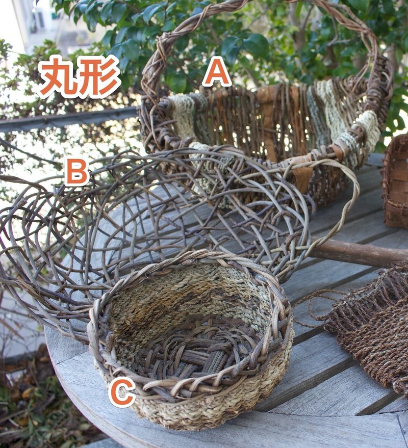 カゴは 形２種類と編み方２種類の組み合わせで ほぼ作れる 山の小リス Note