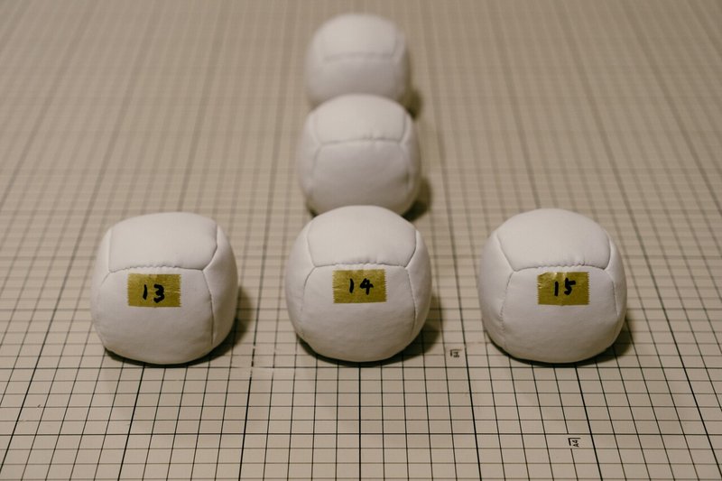 ビーンバッグ製作記 8日目 ビーンバッグは重さ 詰め具合 が感触に影響する 板津大吾 Pm Juggling Note ビーンバッグ製作記 8日目 ビーンバッグは重さ 詰め具合 が感触に影響する 板津大吾 Pm Juggling Note