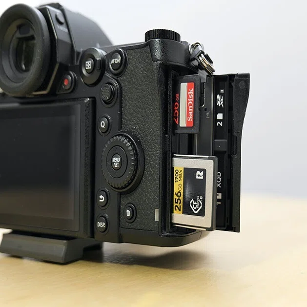 私が、LUMIX S1、S5、GH5で使用しているメモリーカードたち｜I'm a