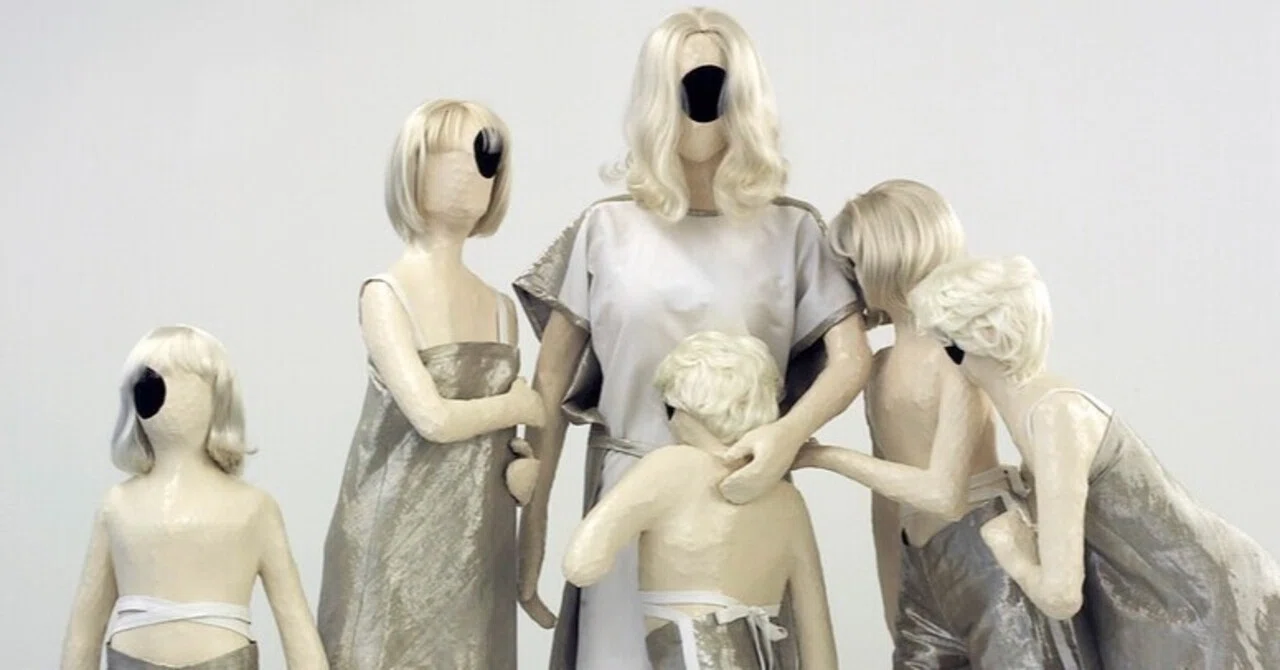 今日のアート）マイ=トゥ・ペレとフェミニズム作品「The Family