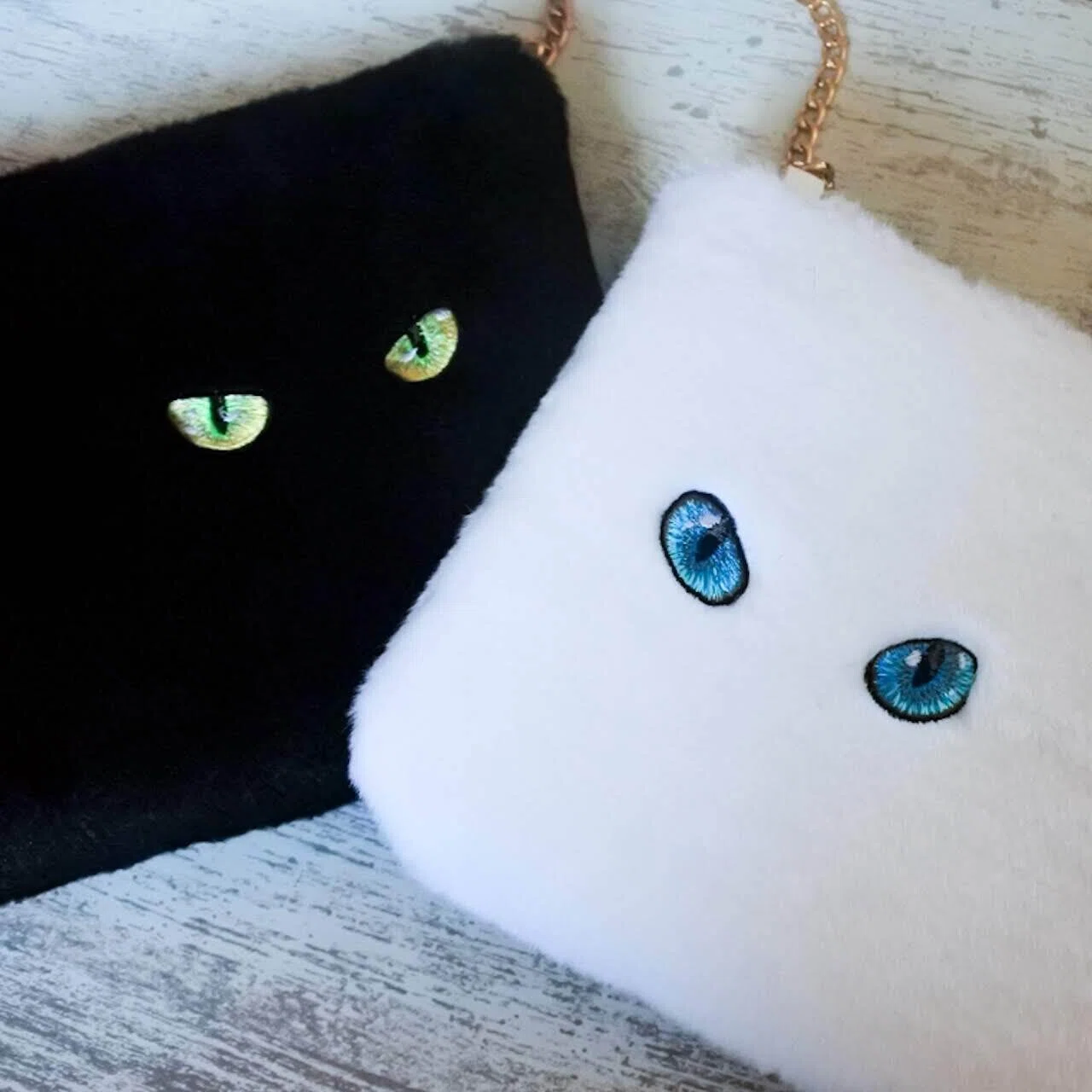 白猫ショルダーバッグ完成！｜ajico*猫の刺繍小物《コイトネコ》