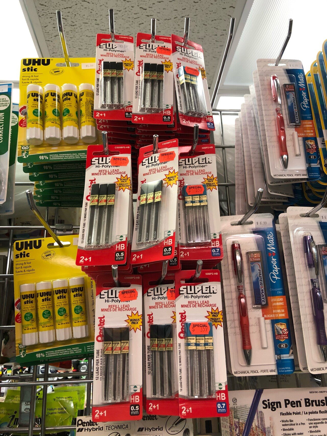カナダの文房具売り場を調査してみた！｜Riona