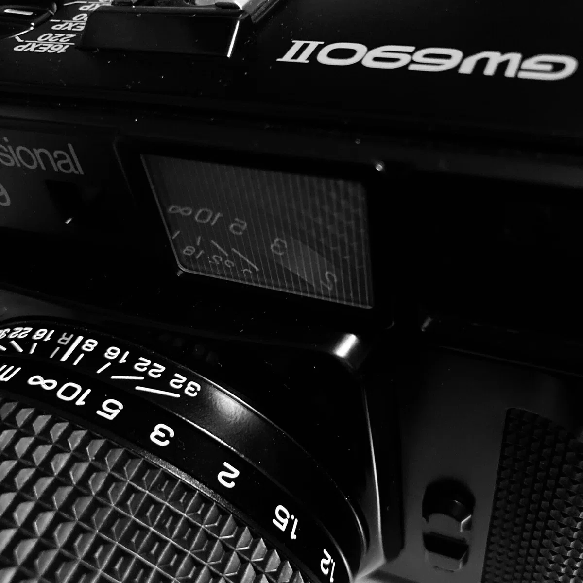C101027) 美品 FUJI あらえる GSW690III 中判フィルムカメラ 中判 