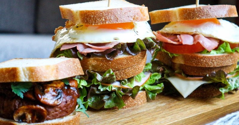 パウンド型で焼いたパンで３種類のサンドイッチ