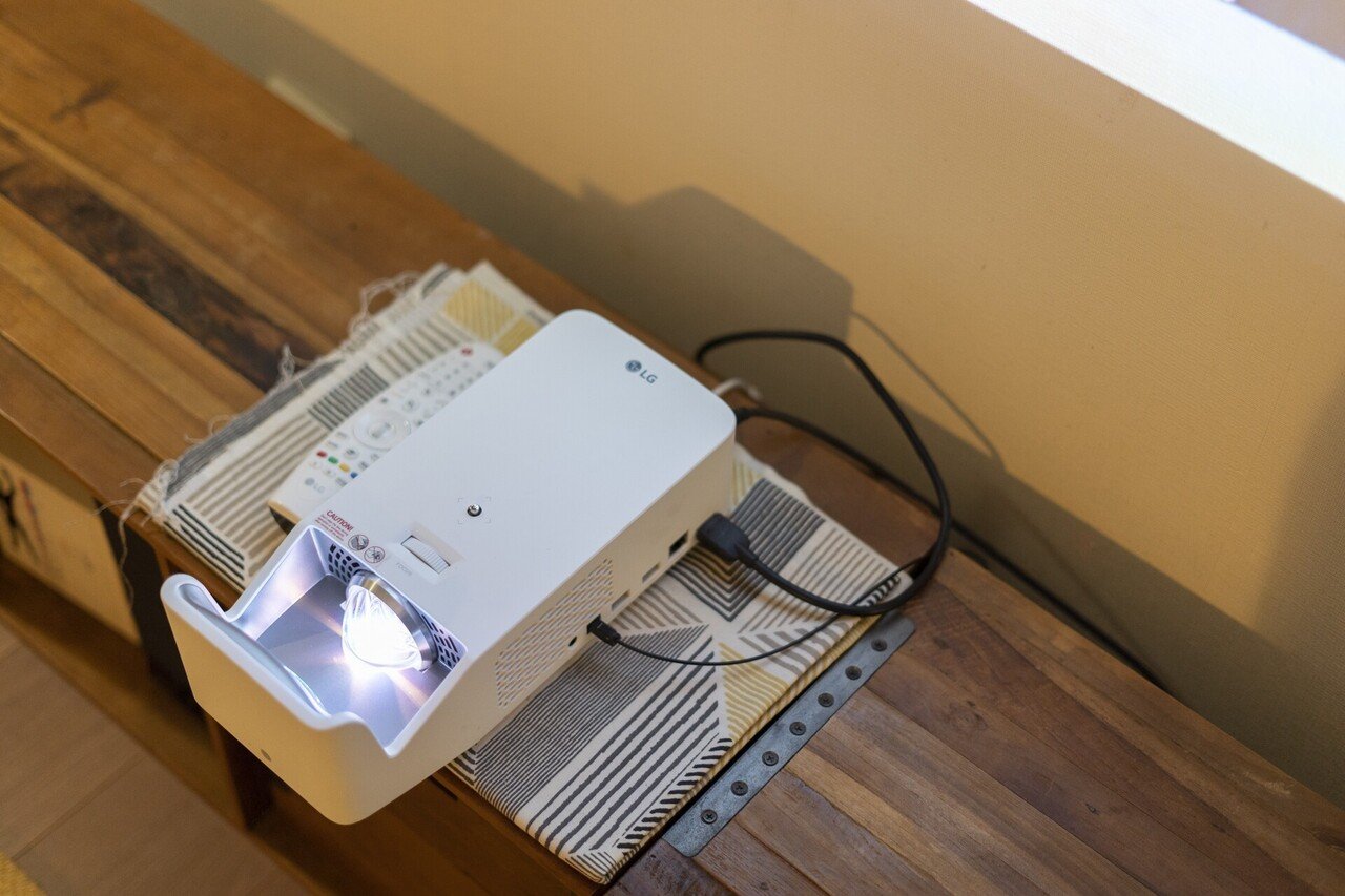 LG HF85LSR-JP プロジェクター 超単焦点 公式】わずか20cmの距離で120インチの大画面 超短焦点