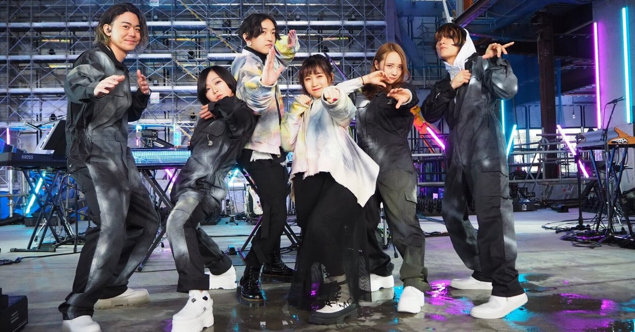 YOASOBIによる『夜遊び』の時間 YOASOBI 1st LIVE "KEEP OUT THEATER"ライブレポート|ヤン|note