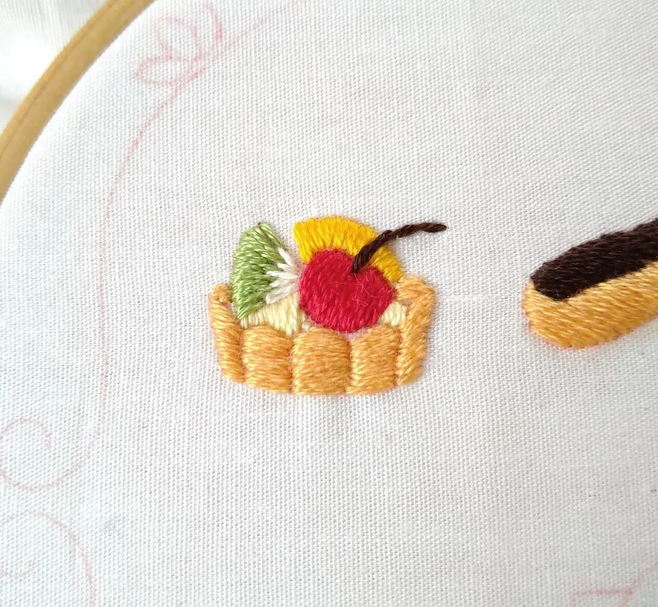 プチフールの刺繍枠キットを作ろう* ステップ7 〜プチフルーツタルト3