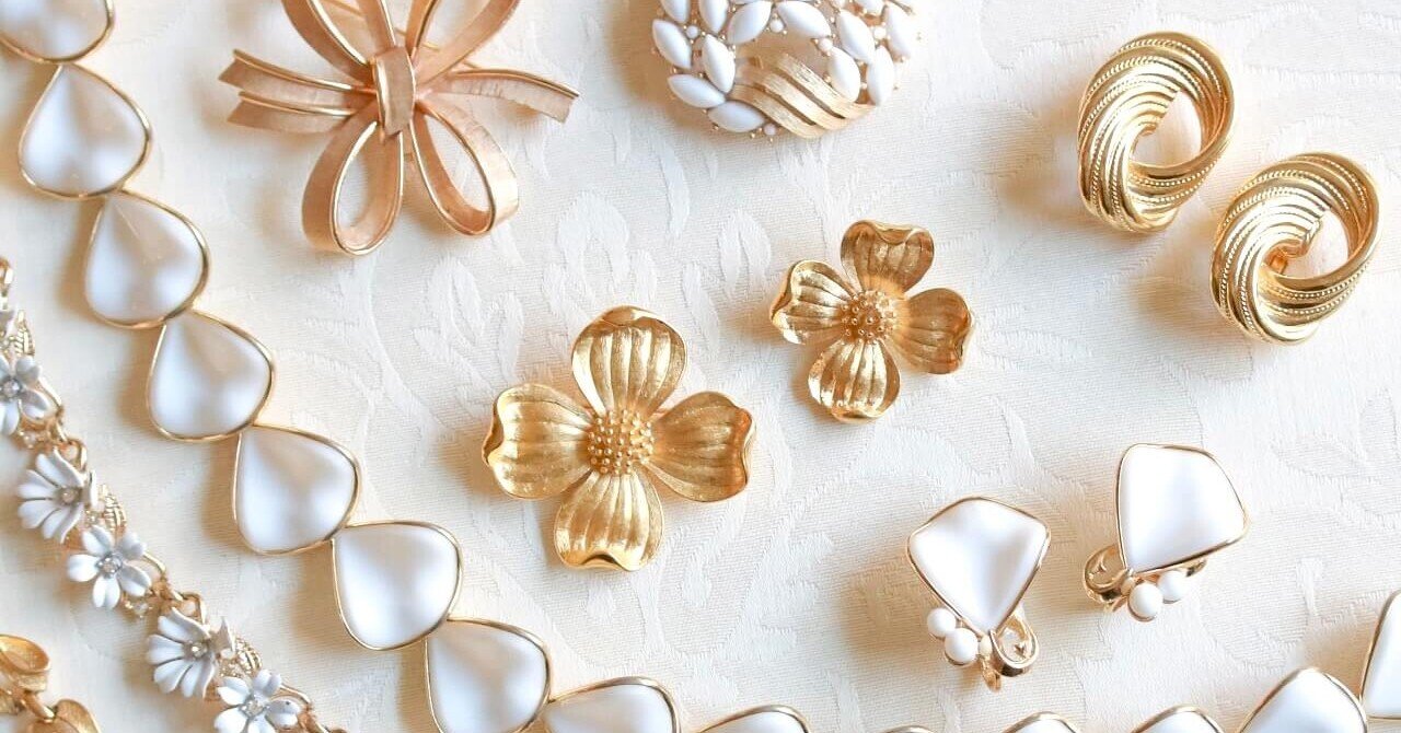 レアデザイン☆CROWN TRIFARI☆トリファリウム×パールのカエデブローチ