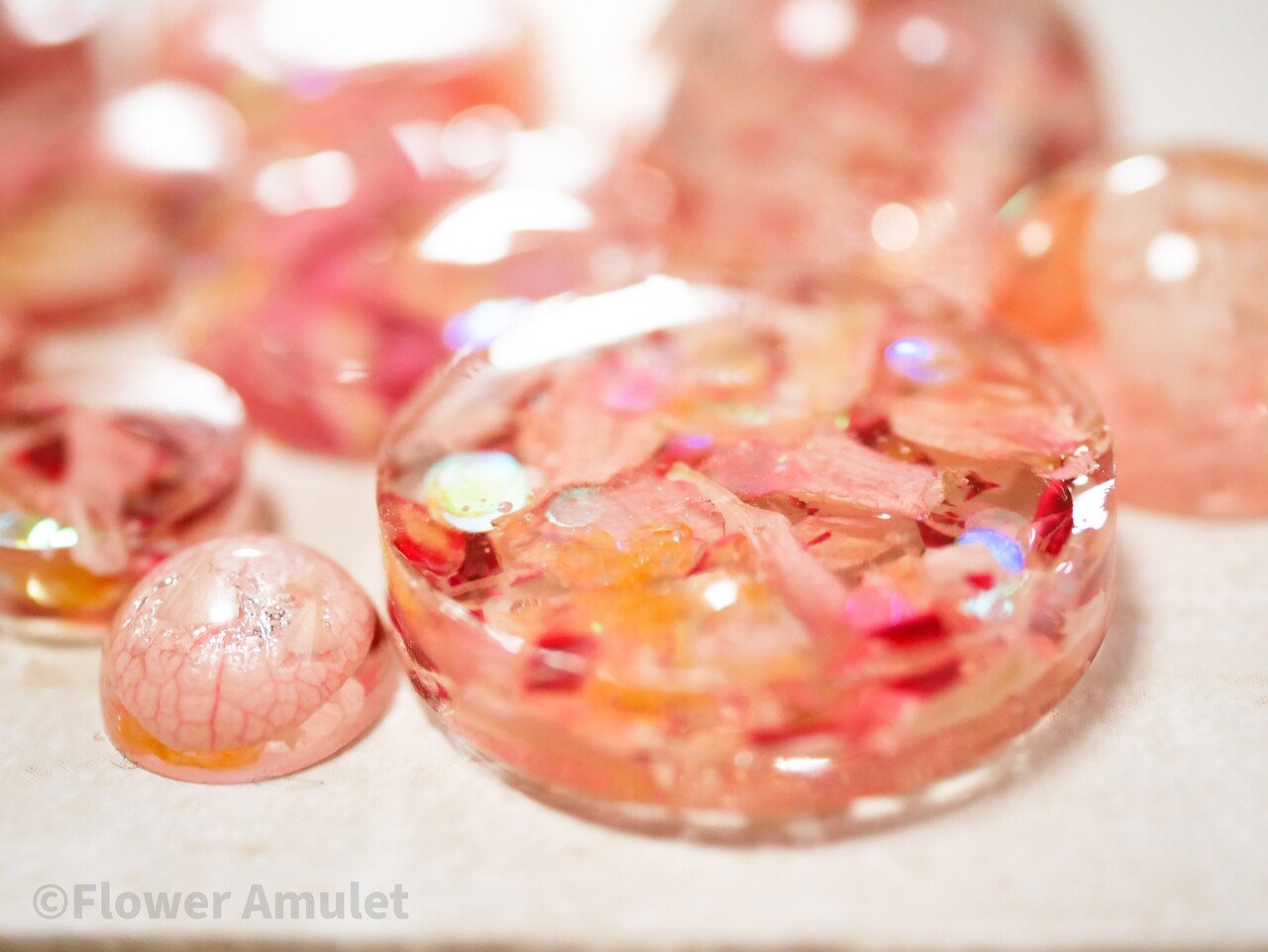 今日はレジン作品を作りたい と思ってレジン作品を作っておりました うーむ ピアスにしたいな Flower Amulet お花でつむぐ手紙やさん Note