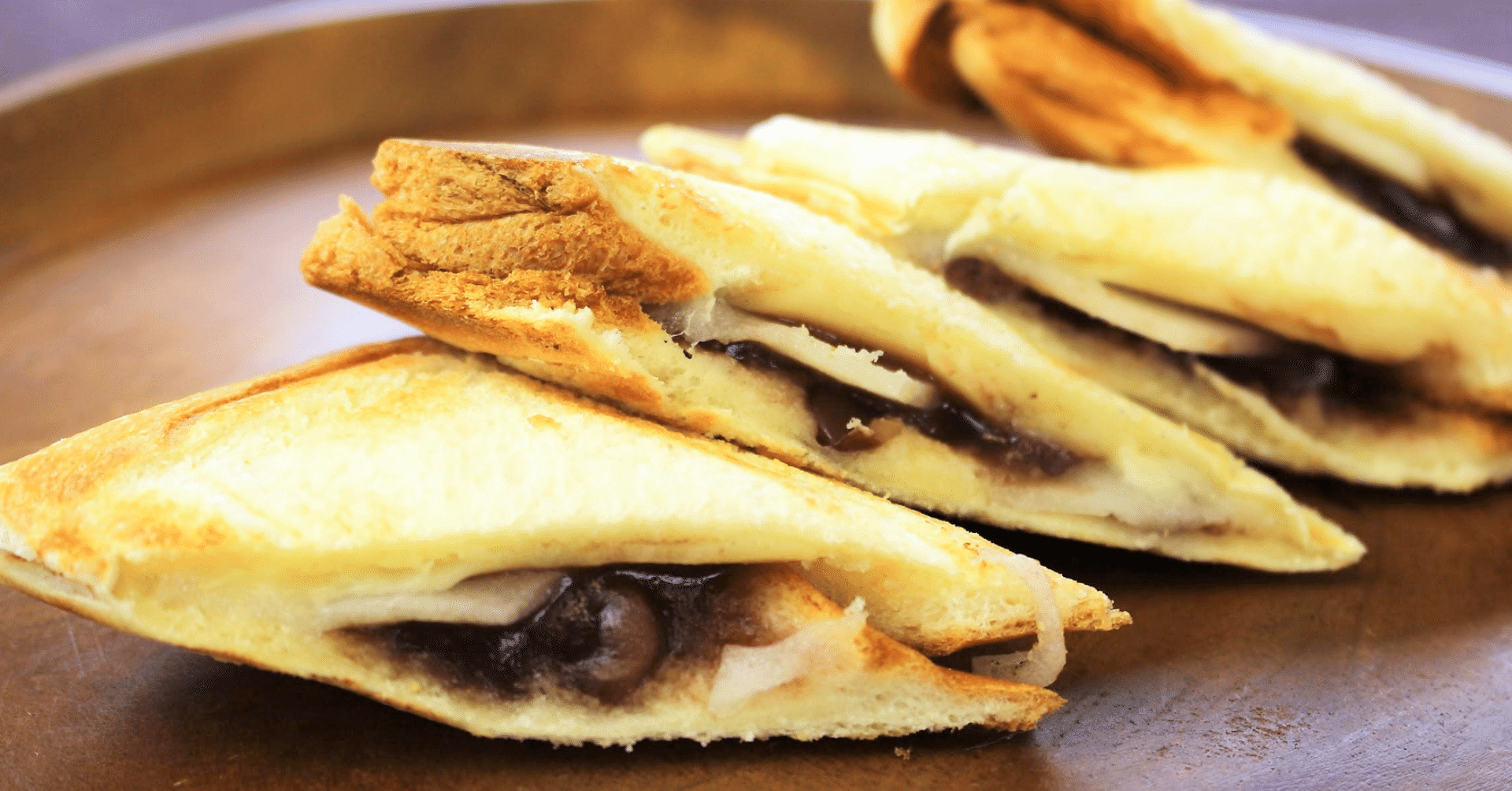 その56 薄切り餅とチーズ入り小倉ホットサンド 小倉トースト100変化で愛知の喫茶店を盛り上げたい Note