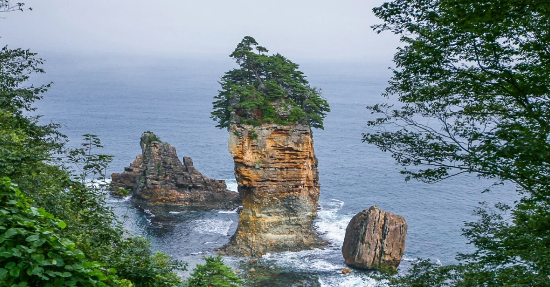 p15三陸海岸 額縁無し 三陸海岸有数の景勝地「三王岩」｜Zenpaku
