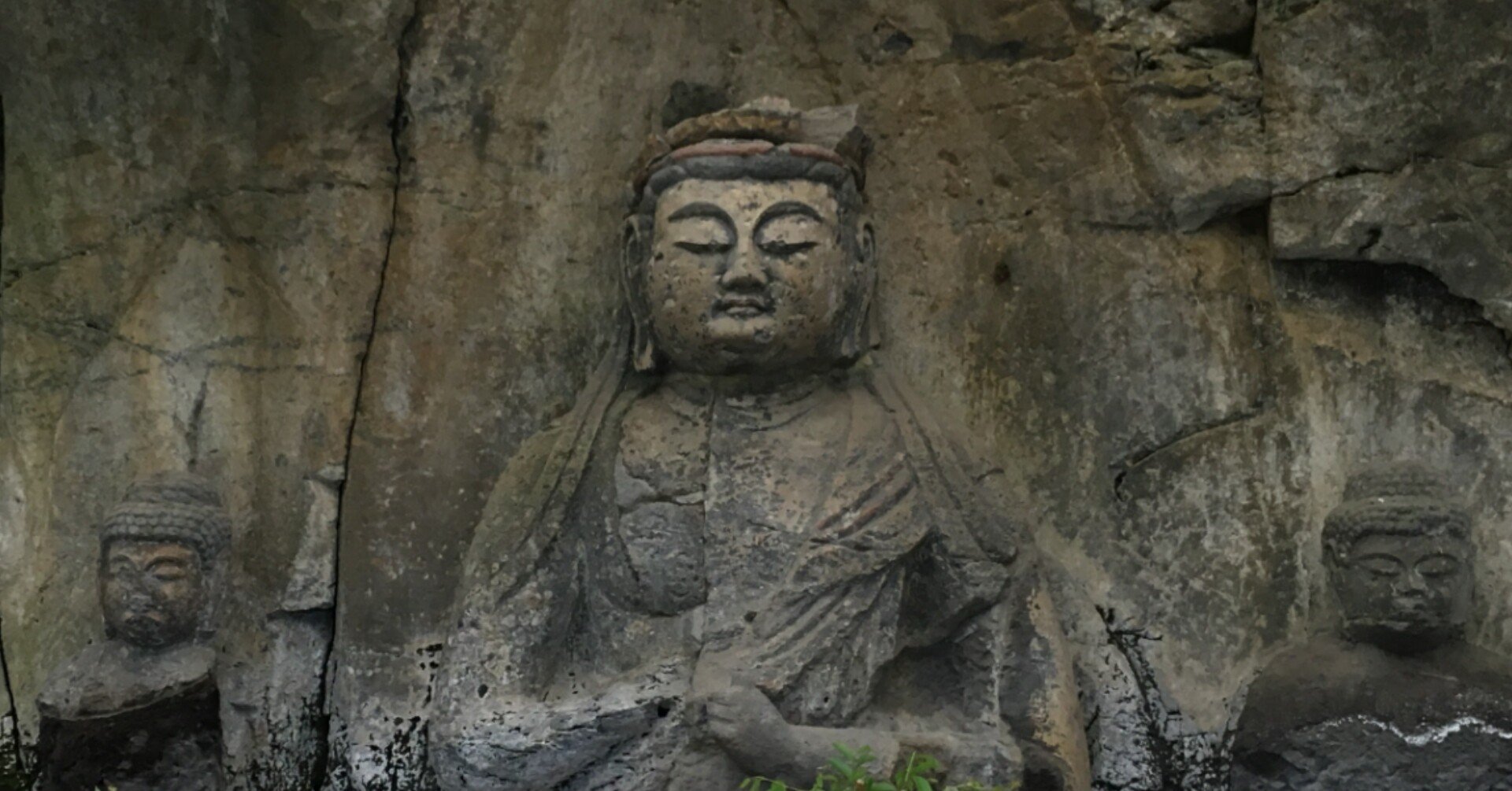 磨崖仏では日本初、彫刻としても九州初の国宝『国宝臼杵石仏』｜うす