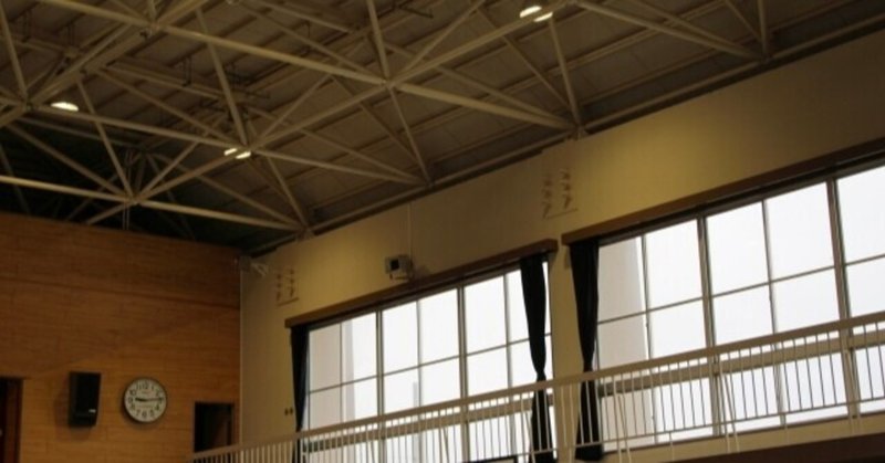 今日のあるある 全校集会とかで暇で体育館の天井とか見ると ぜったいボール挟まってる ツカル Note 今日のあるある 全校集会とかで暇で体育館の天井とか見ると ぜったいボール挟まってる ツカル Note
