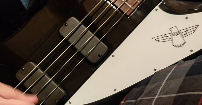 漆黒のギブソン サンダーバード1号の美しい輝き 生産完了なんて嘘だろ Mahal マハール Note