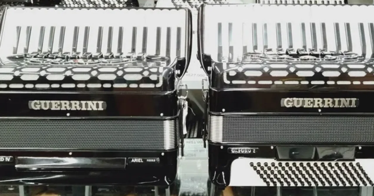 GUERRINI 2機種を比較してみた|アコーディオン横丁 GUERRINI 2機種を比較してみた|アコーディオン横丁