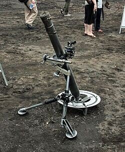 250px-富士駐屯地で展示される81mm迫撃砲L16