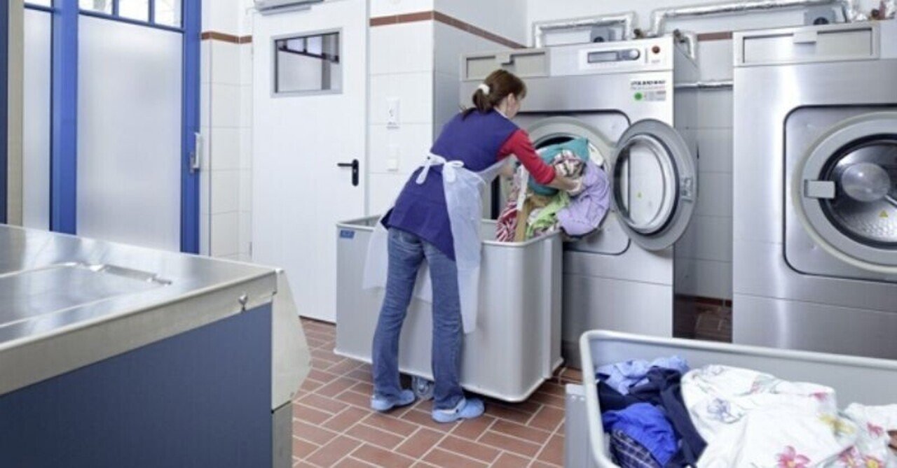 химчистка прачечная. оператор прачечной. оператор стиральных машин. стиральные машины в гостинице. прачечная.