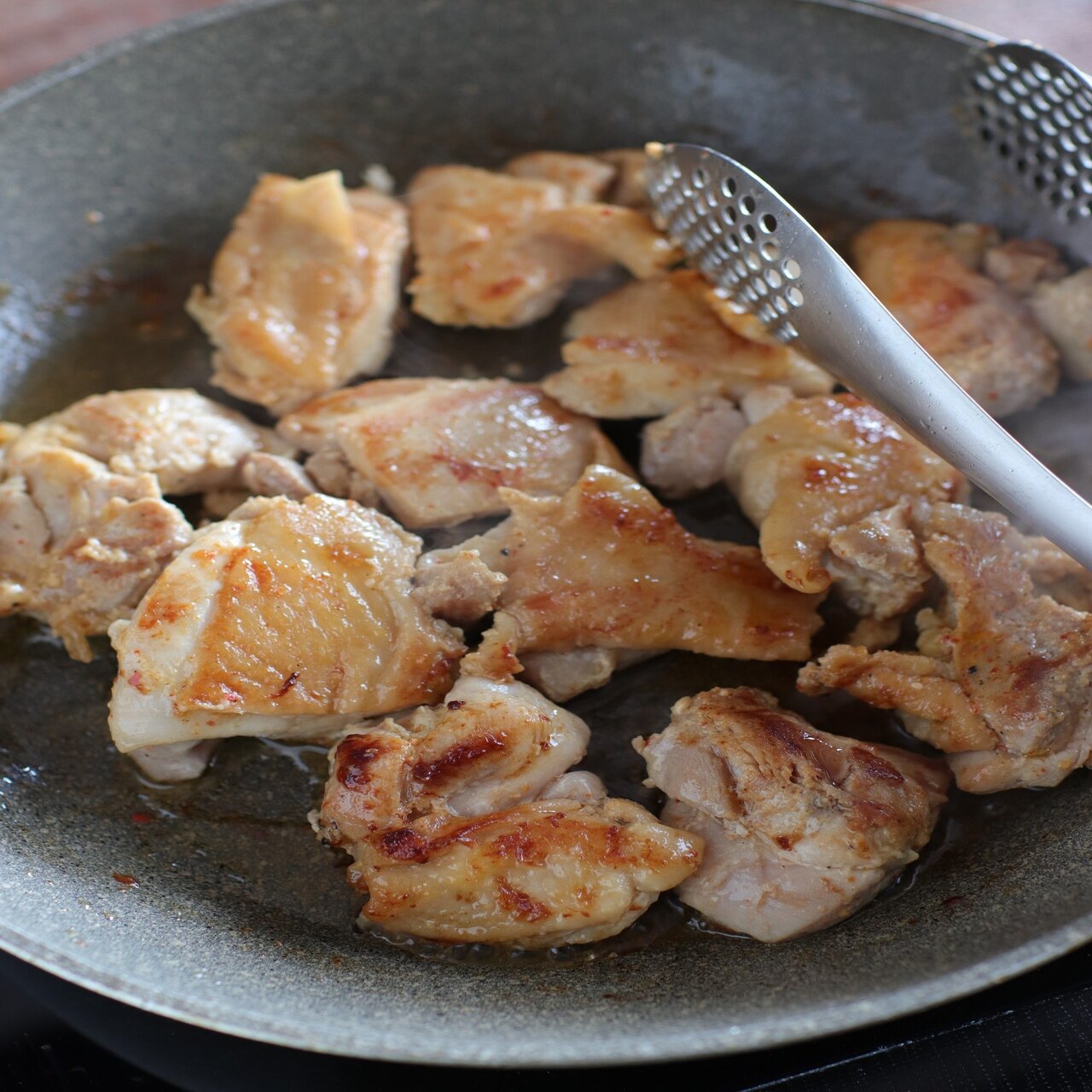 一週間献立 3 鶏肉の七味マヨ焼きとトマトのツナポン香味和えの献立 木曜日編 ぐっち夫婦 料理家 Note