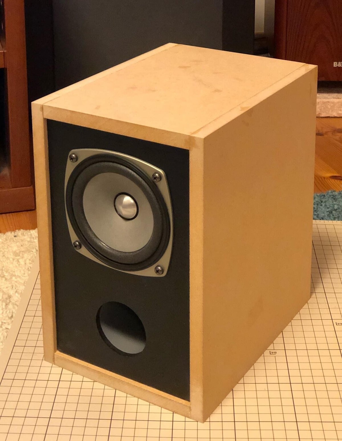 飾りじゃないのよ脚は、Fostex自作スピーカーにスパイクを 飾りじゃないのよ脚は、Fostex自作スピーカーにスパイクを