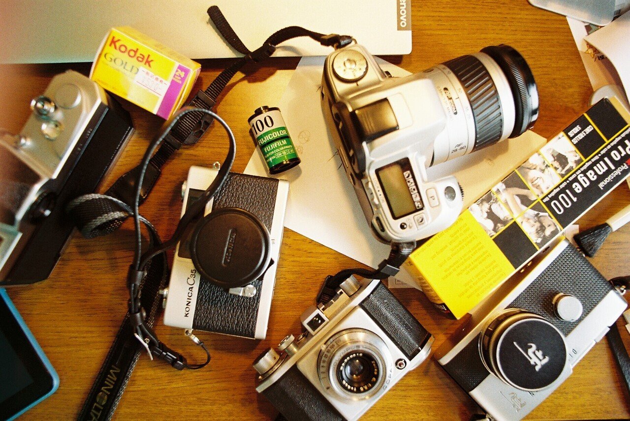 白*木様 Nikon EMとFG一眼レフカメラ Nikkor28㍉F3.5レンズ Nikon EMとFG一眼レフカメラ Nikkor28㍉F3.5レンズ付き - メルカリ