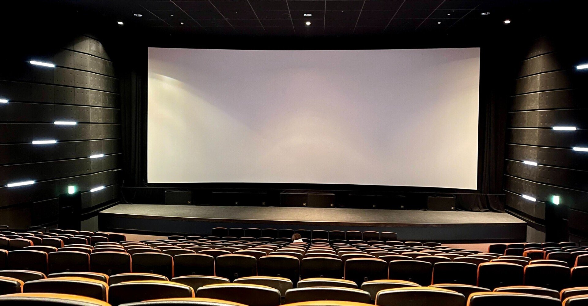 映画館で あの頃 と パト2 4dx2d を見てきたので感想 Double K Note 映画館で あの頃 と パト2 4dx2d を見てきたので感想 Double K Note