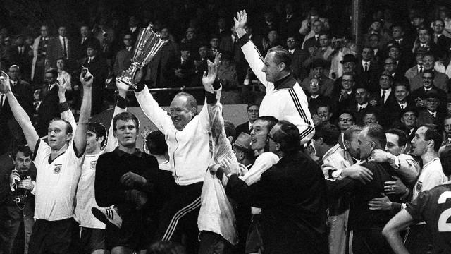 永久保存版 ブンデス昇格以降のすべての歴代監督を 貴重な写真とともにゆるく紹介 アツシ Note