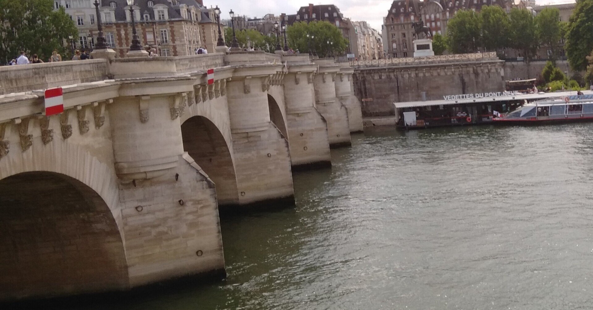 パリのセーヌ川の橋ポンヌフと ポンヌフの恋人 Sakurakoparis Note パリのセーヌ川の橋ポンヌフと ポンヌフの恋人 Sakurakoparis Note