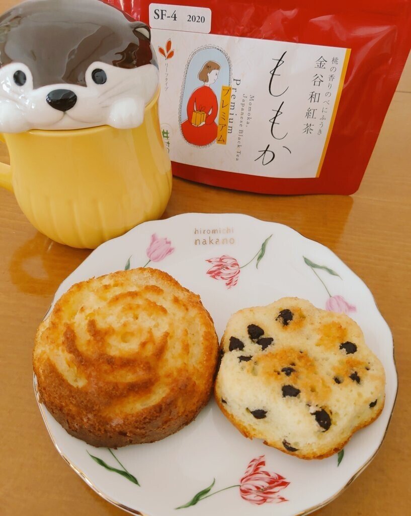 猫の日なので 猫の手のマフィンを焼きました 紅茶はももかのミルクティーです 美味しいお茶を飲めますように お茶スキー Note