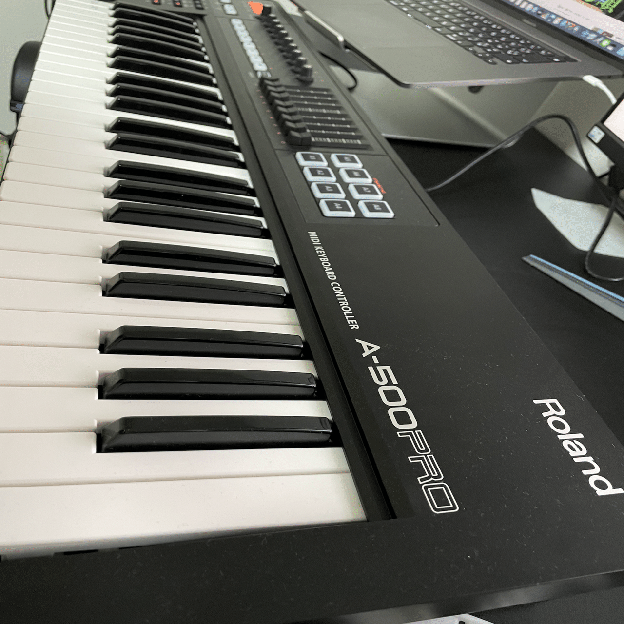 Roland A-500 PRO MIDI シンセサイザー