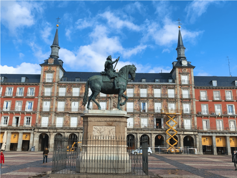 雨上がりのマジョール広場の片隅 雨上がりのマジョール広場の片隅 雨上がりのマジョール広場の片隅