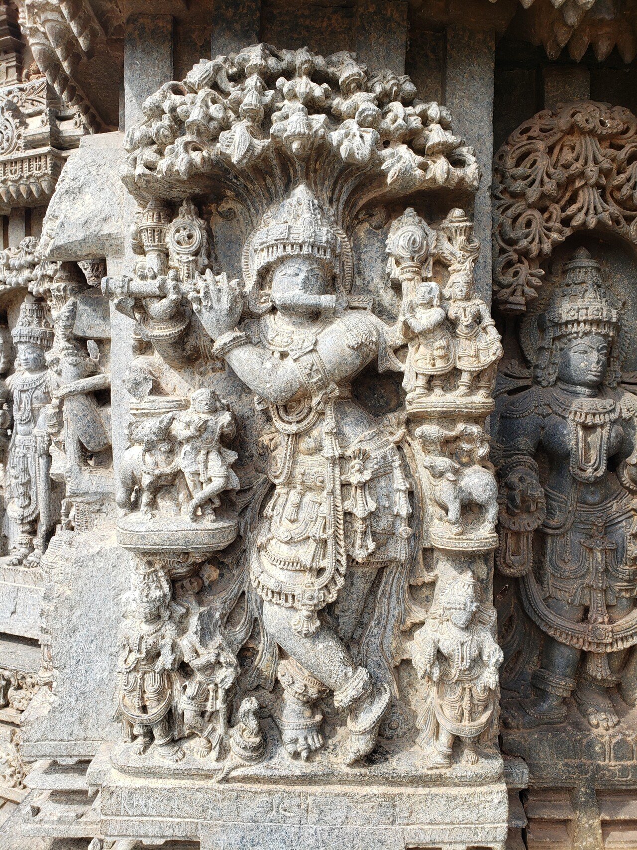 12．南インドマイソール:ホイサラ朝の傑作寺院で、静かな物語と