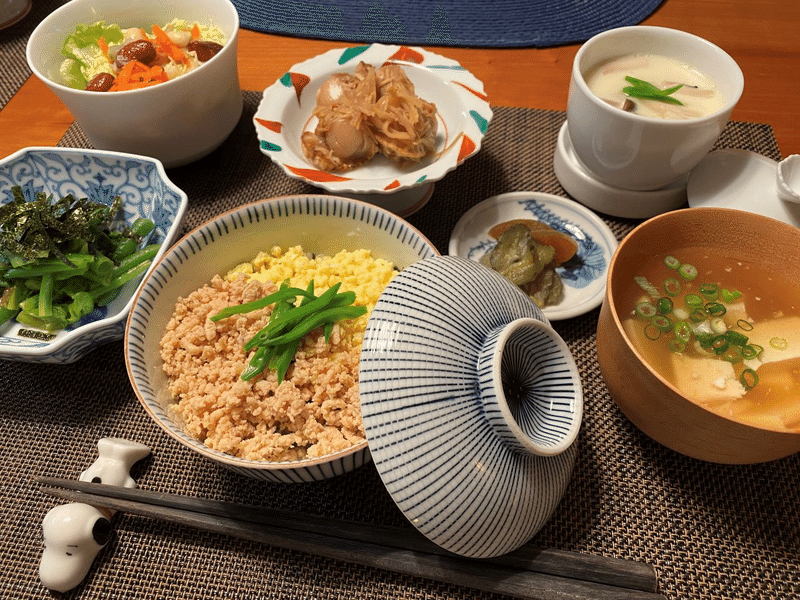 鶏そぼろご飯と我が家の八杯豆腐 かんじい Note