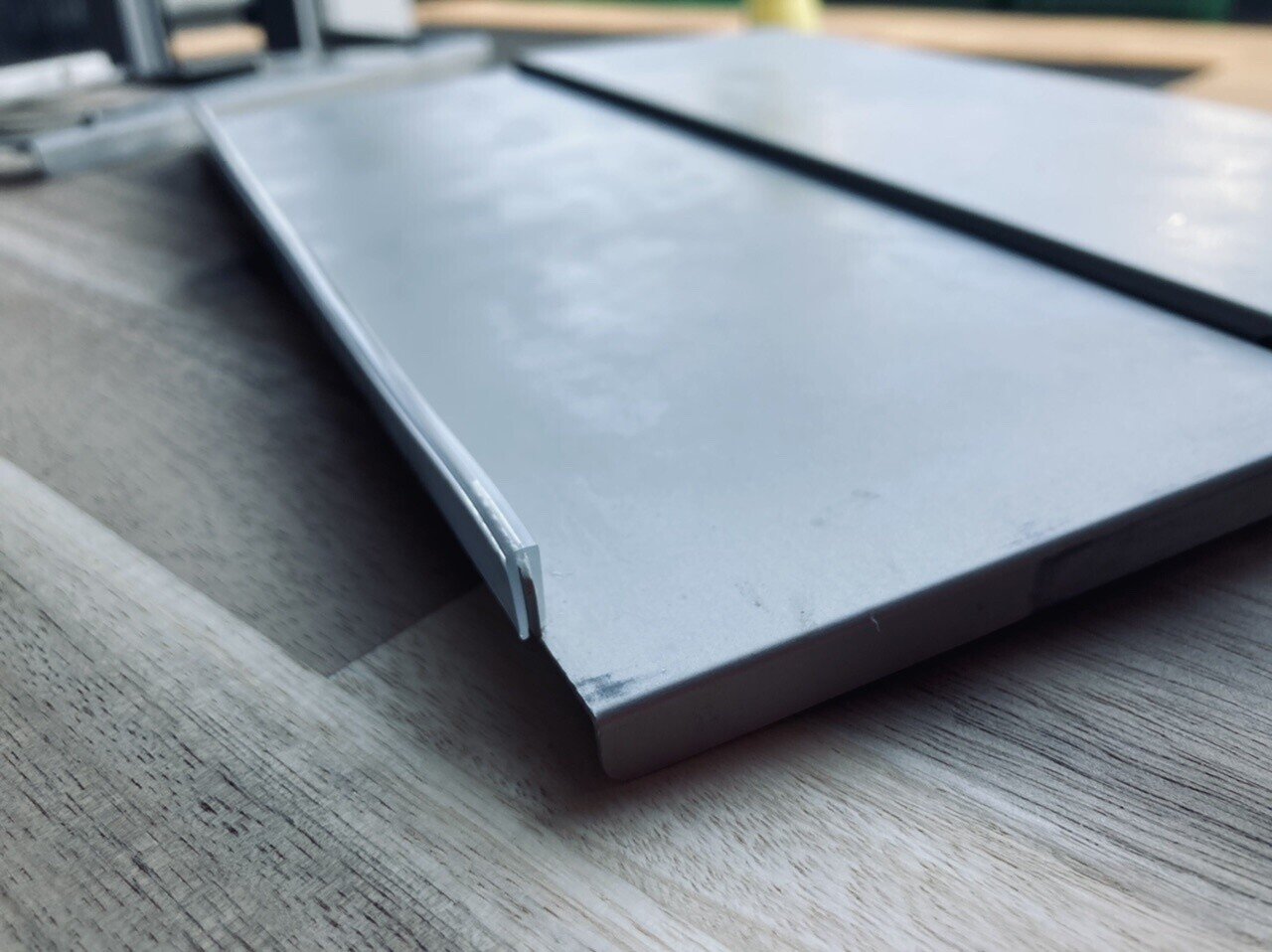 BELKROOTマジックテーブルにモールを巻いて裸で持ち歩く|Daisuke BELKROOTマジックテーブルにモールを巻いて裸で持ち歩く|Daisuke