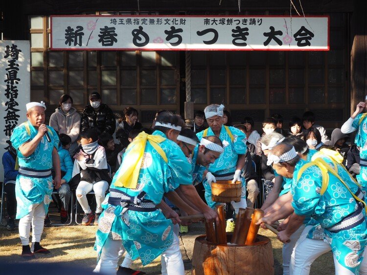 裕福な家の七五三の祝いから始まった、魅せる餅つきショー。
#南大塚の餅つき踊り
#まつりとりっぷ
#1月
#埼玉県
https://j-matsuri.com/