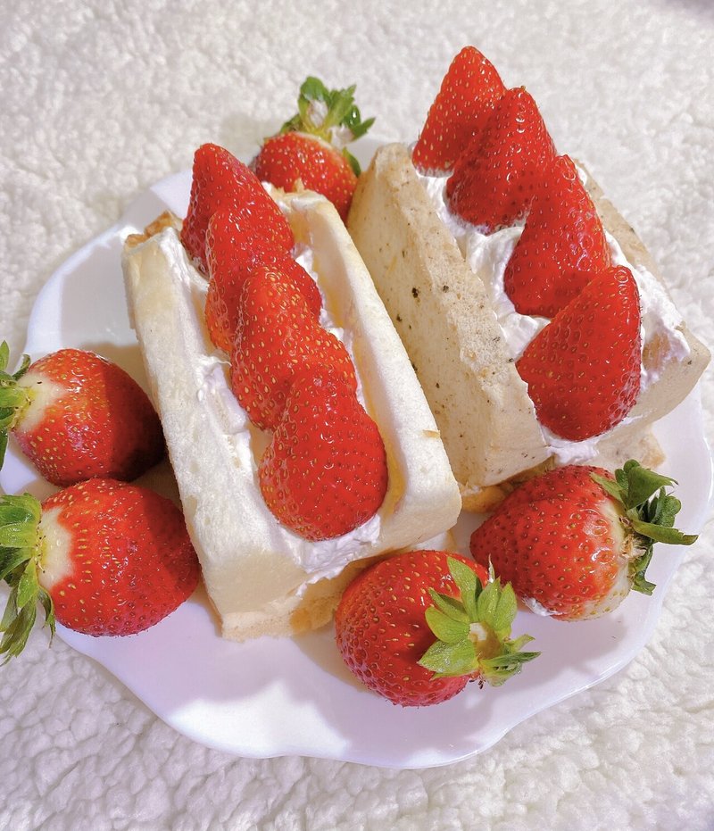 いちごシフォンサンド Miikoh Note