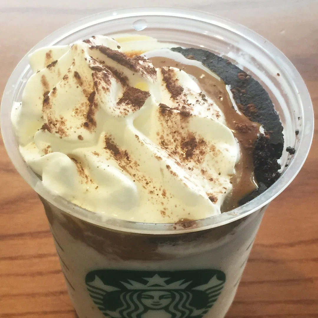新ドリンク 今週はスターバックスコーヒーでチョコケーキが丸ごと入ったフラペチーノ チョコレート ケーキ トップ フラペチーノ With コーヒーショット 新発売 感想 Http Yaburek 週刊少年ライジングサンズ Note 新ドリンク 今週はスターバックスコーヒーでチョコケーキが丸ごと入ったフラペチーノ チョコレート ケーキ トップ フラペチーノ With コーヒーショット 新発売 感想 Http Yaburek 週刊少年ライジングサンズ Note