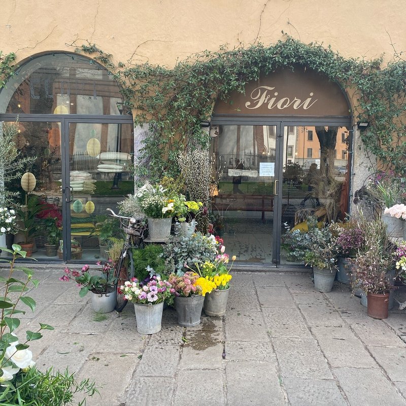 コローリ ホーム フラワー Clori Home And Flowers 雰囲気が素敵な雑貨店併設 ミラノの花屋さん Nao Masunaga Note コローリ ホーム フラワー Clori Home And Flowers 雰囲気が素敵な雑貨店併設 ミラノの花屋さん Nao Masunaga Note