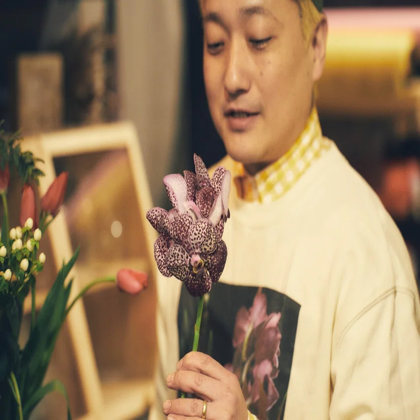 自分のために花屋に通う 池尻大橋 B H R Coffee Flowers にて Blue Wellmaga Blue ブルー Note