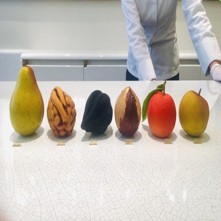 パリ】世界一のパティシエ、セドリック・グロレが作る宝石のように